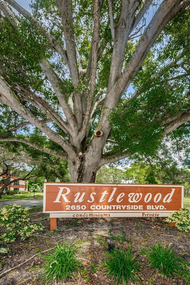 view of community / neighborhood sign