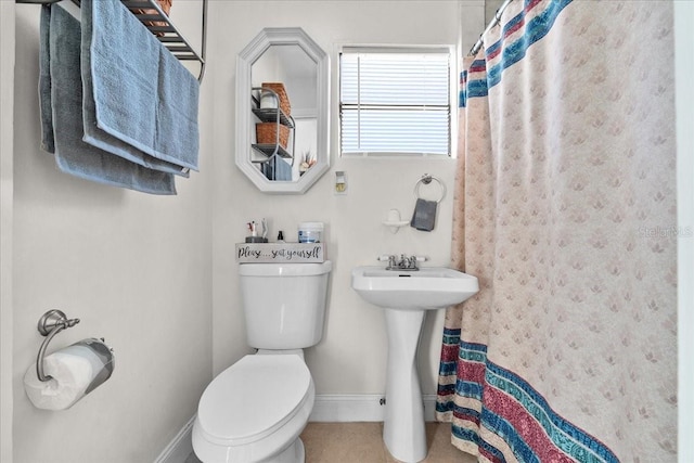 bathroom with toilet and a shower with curtain