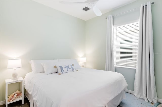 bedroom with ceiling fan