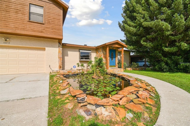 view of front facade featuring a garage