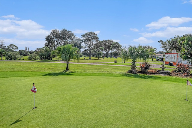 view of property's community featuring a lawn