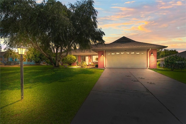 view of front of home featuring a yard and a garage