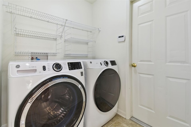 laundry room featuring light tile patterned flooring and independent washer and dryer