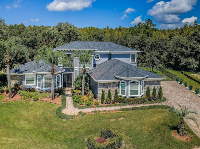 view of front of house featuring a front lawn