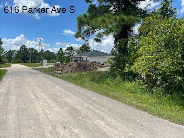 Listing photo 3 for 616 Parker Ave S, Lehigh Acres FL 33974