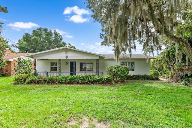 ranch-style home with a front lawn and covered porch