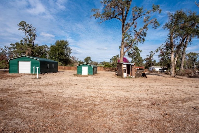 view of yard featuring a storage shed