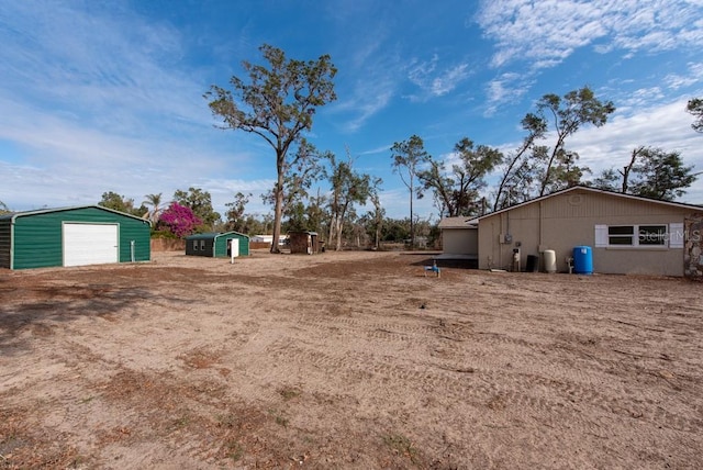 view of yard featuring an outbuilding and a garage