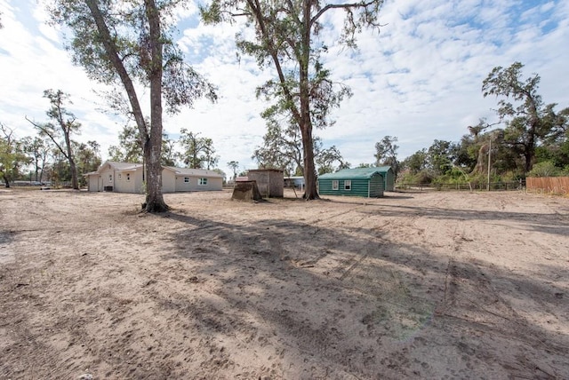 view of yard featuring a storage shed