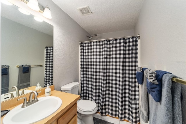 bathroom with a shower with curtain, vanity, toilet, and a textured ceiling