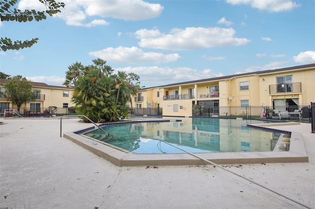 view of swimming pool