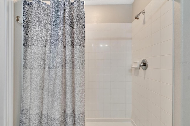 bathroom featuring curtained shower