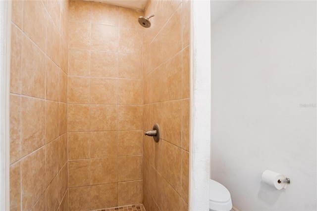 bathroom with toilet and tiled shower