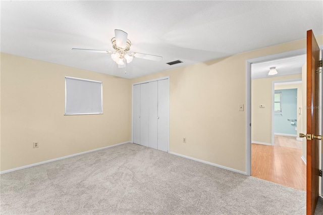 carpeted empty room featuring ceiling fan