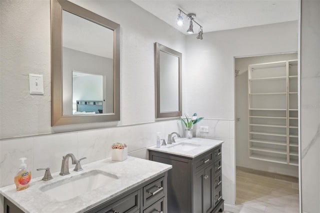 bathroom featuring tasteful backsplash and vanity