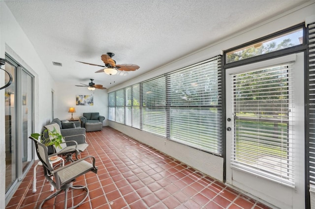 sunroom with ceiling fan