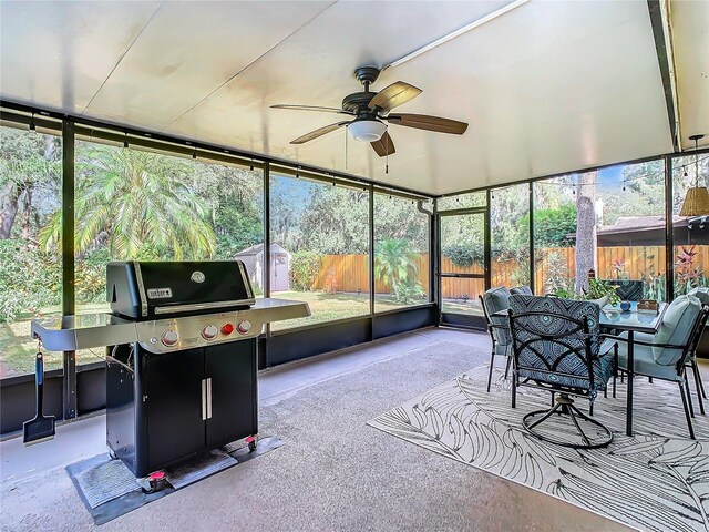 sunroom / solarium featuring ceiling fan