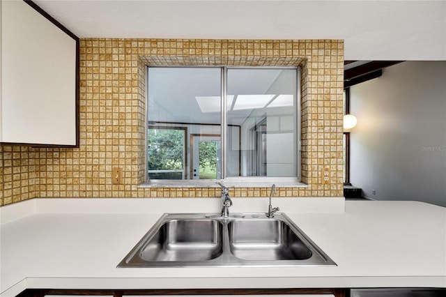 kitchen with sink and decorative backsplash