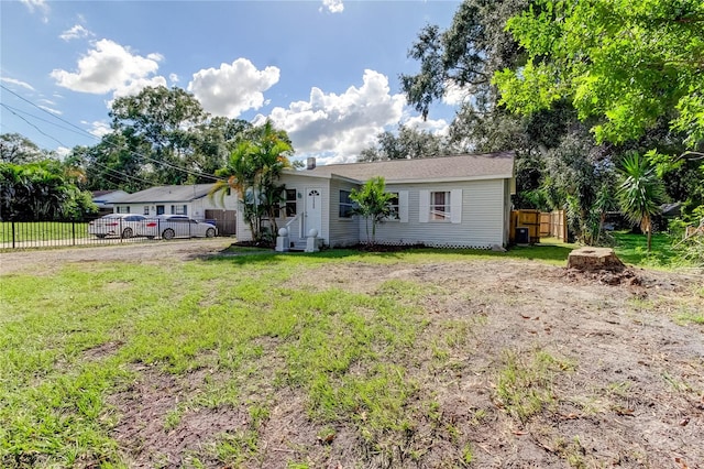 single story home featuring a front lawn