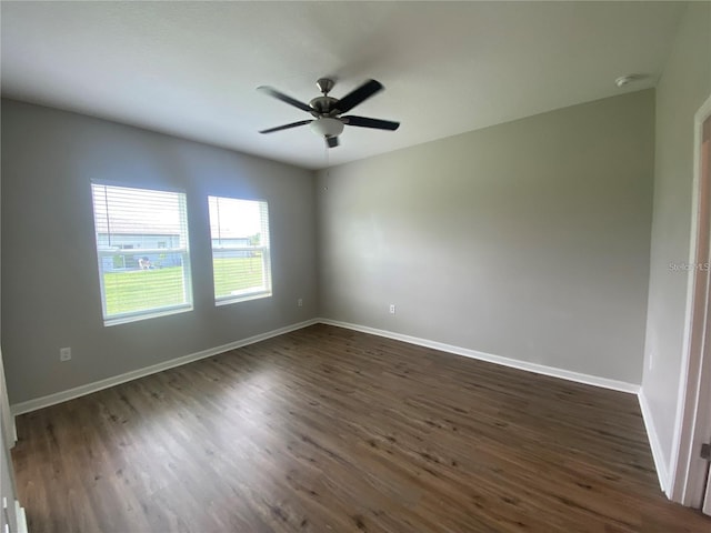 unfurnished room with dark wood-type flooring and ceiling fan