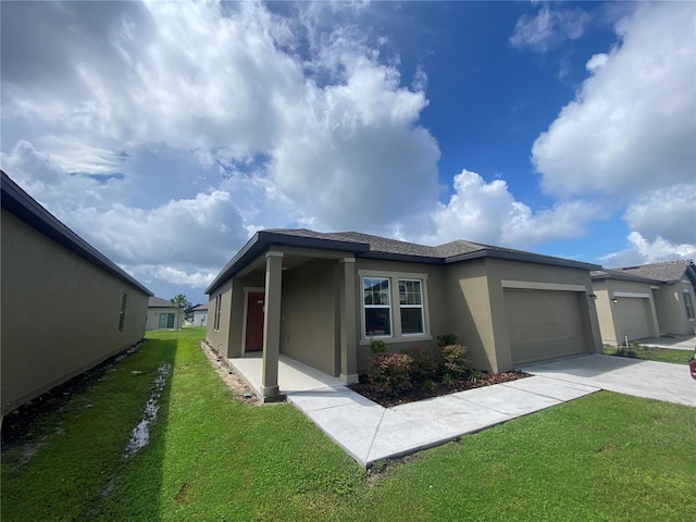 view of front of house featuring a garage and a front yard