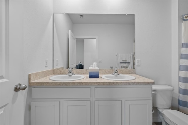 bathroom with a shower with shower curtain, vanity, and toilet