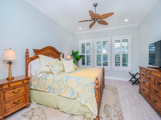 bedroom featuring light hardwood / wood-style floors, ornamental molding, and ceiling fan