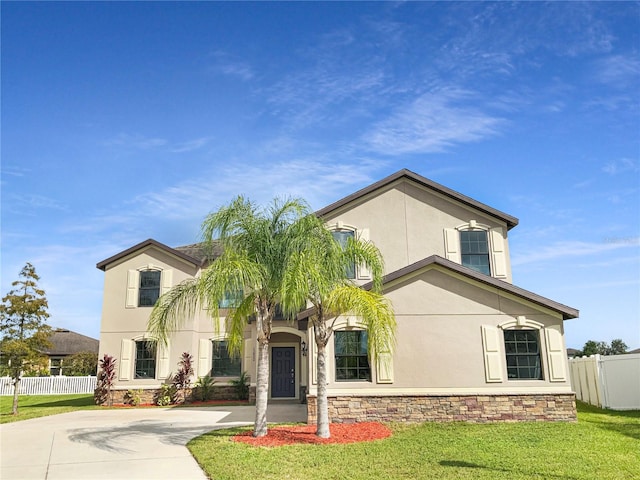 view of front of house featuring a front yard