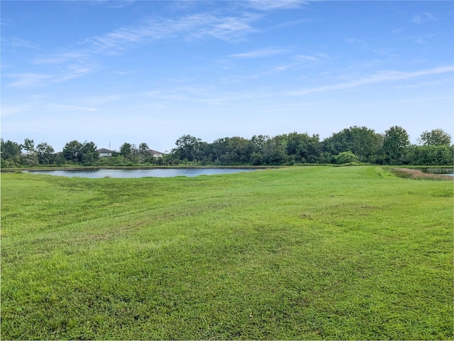 view of yard featuring a water view