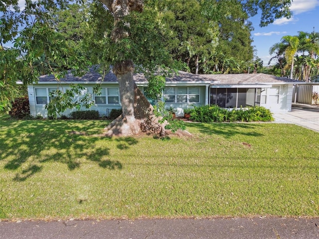 single story home featuring a front lawn