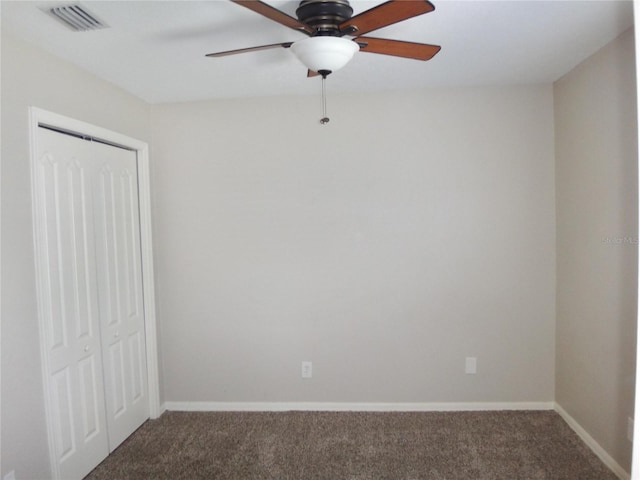 carpeted spare room featuring ceiling fan