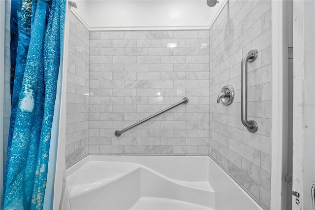 bathroom featuring shower / tub combo