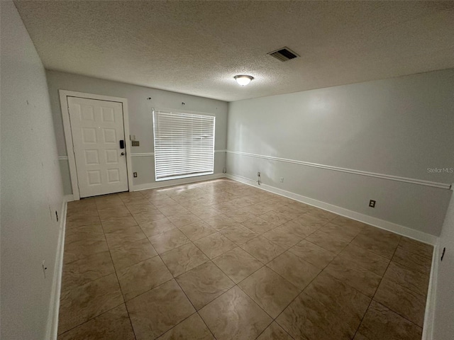 spare room featuring a textured ceiling