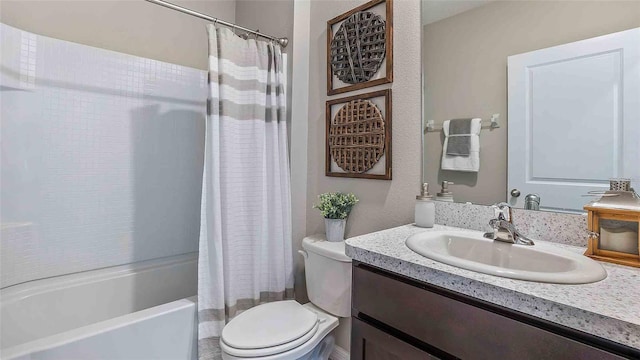 full bathroom with shower / tub combo with curtain, vanity, and toilet