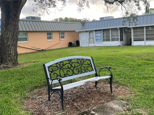 view of property's community featuring a yard