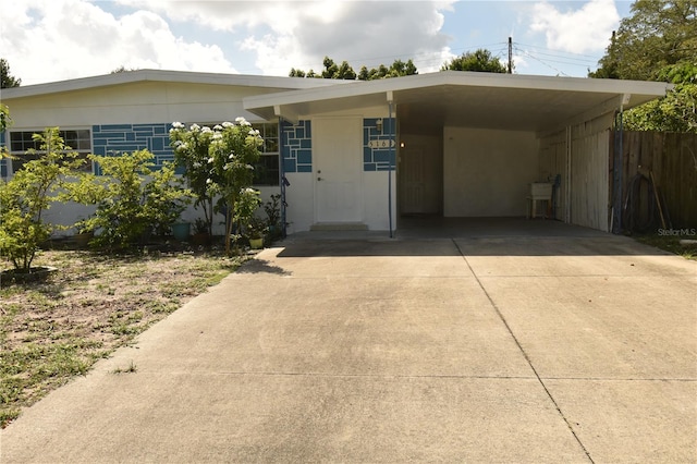 view of front facade with a carport