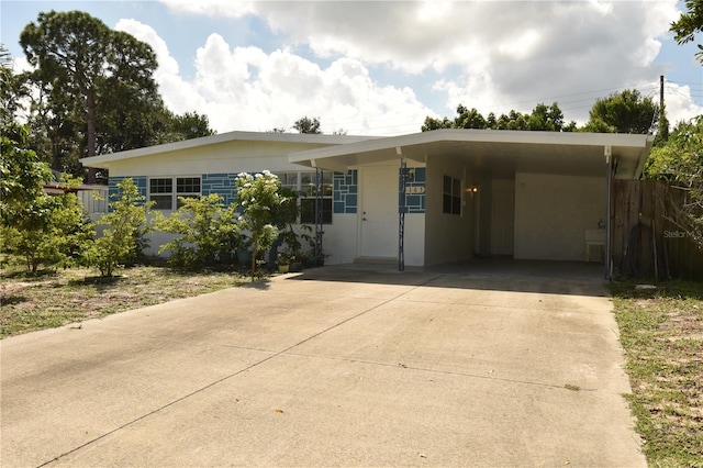 view of front of property featuring a carport