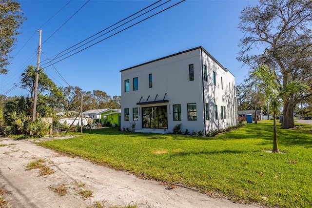 view of front facade with a front lawn