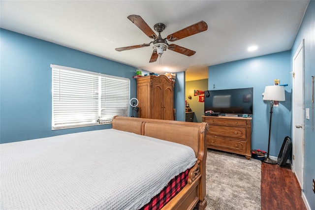 bedroom with ceiling fan