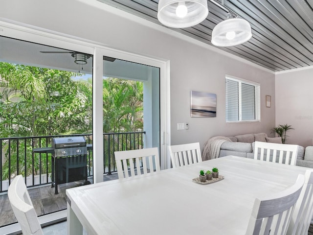 dining room with ceiling fan