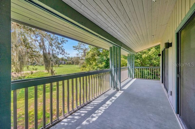 balcony featuring covered porch