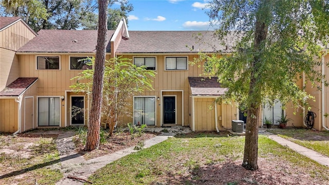 507 NW 39th Rd Unit 318, Gainesville, FL 32607 - view of front of house featuring a shingled roof, central air condition unit, and a front yard