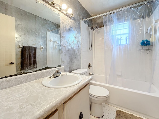 full bathroom featuring shower / tub combo with curtain, vanity, and toilet