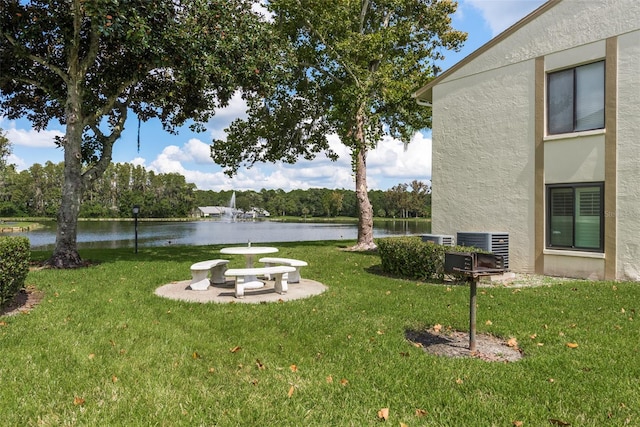 view of yard with a water view