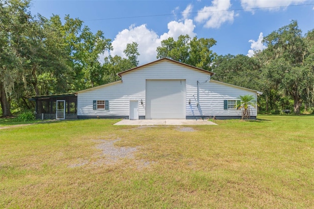 back of house featuring a lawn