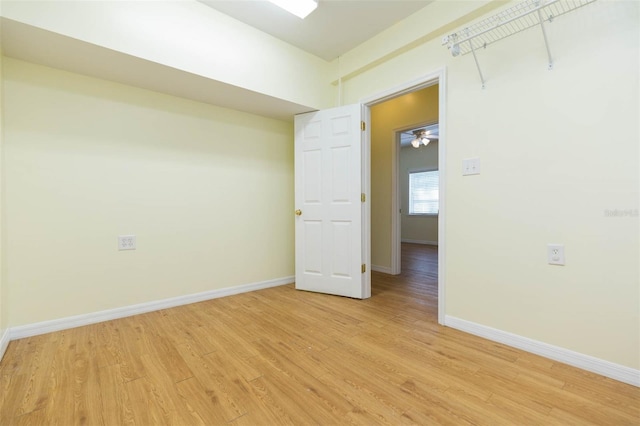 unfurnished room featuring light hardwood / wood-style floors and ceiling fan