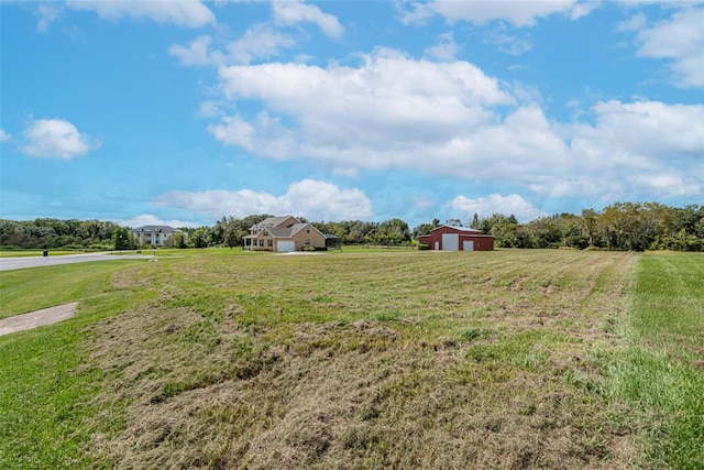 view of yard featuring a rural view
