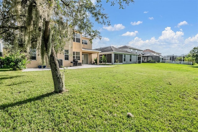 view of yard featuring a patio