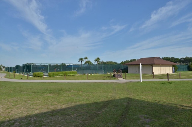 view of property's community featuring a lawn