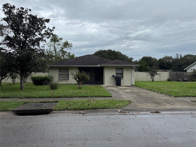 view of front facade featuring a front yard